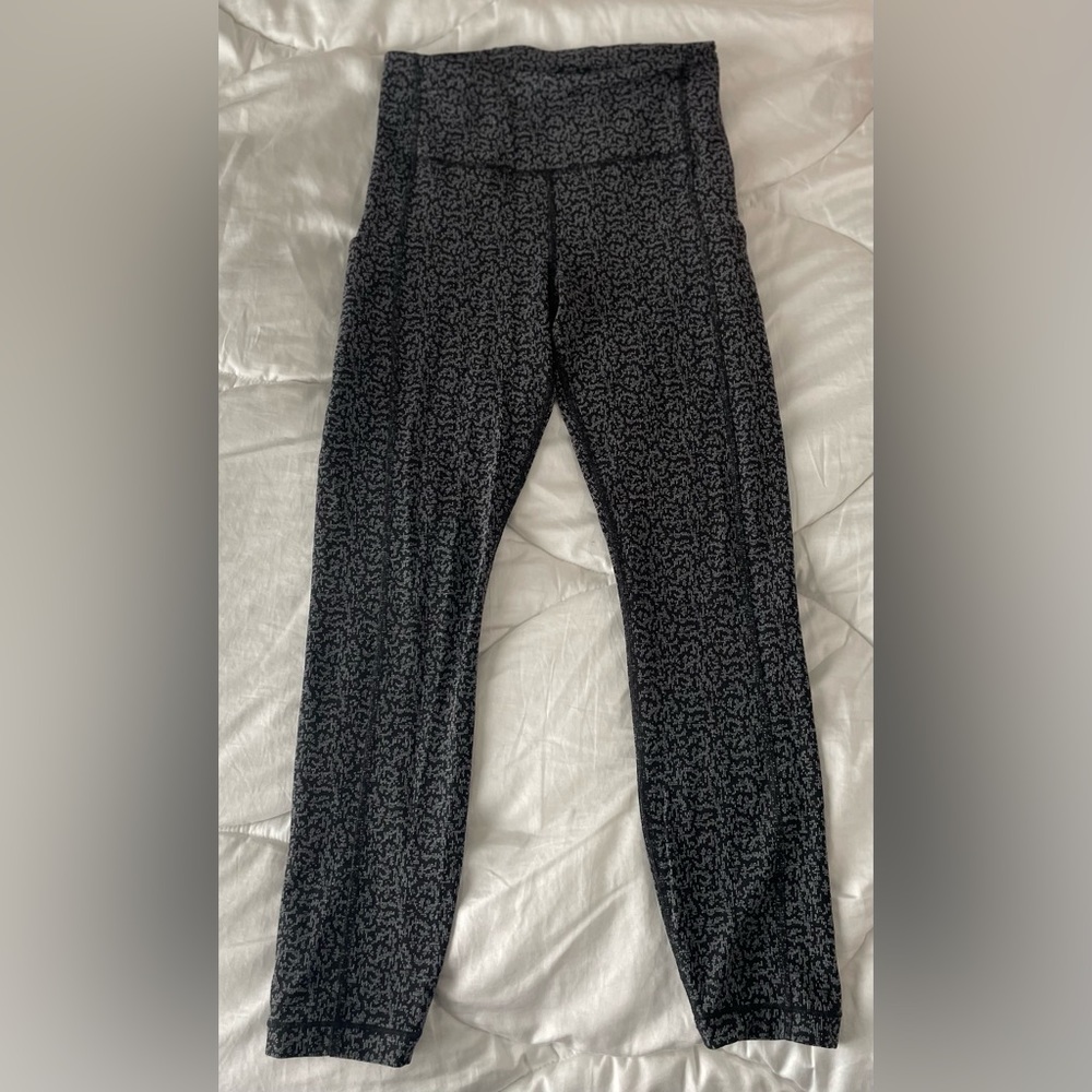 Athleta ultimate stash pocket textured 7/8 tight legging. Size XS.